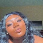 Q U E E N S T A R R I A 🖤🦋